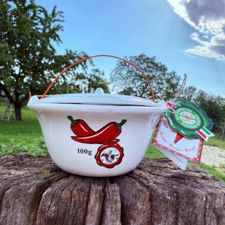 Fűszerpaprika őrlemény kerámia bográcsban - erős