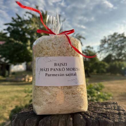 Bajszi házi pankó morzsa - parmezán sajttal